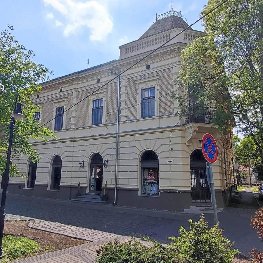Deak Panzio Bed & Breakfast Nagykoros Exterior foto